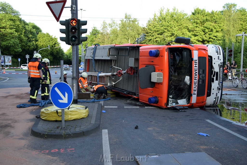 TLF 4 umgestuerzt Koeln Bocklemuend Ollenhauer Ring Militaerringstr P089.JPG - Miklos Laubert